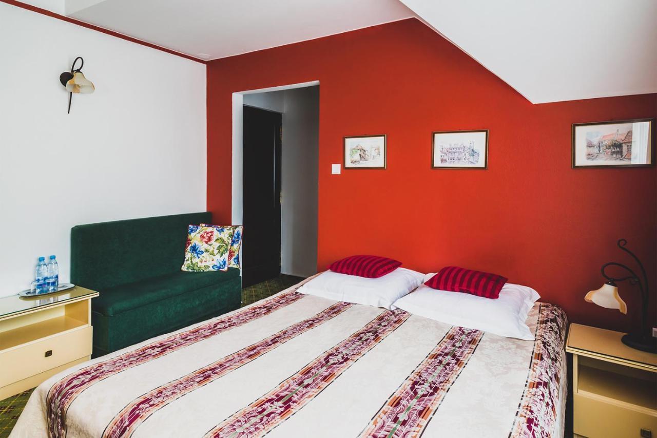 קז'ימייז' דולני Hotel Wenus מראה חיצוני תמונה