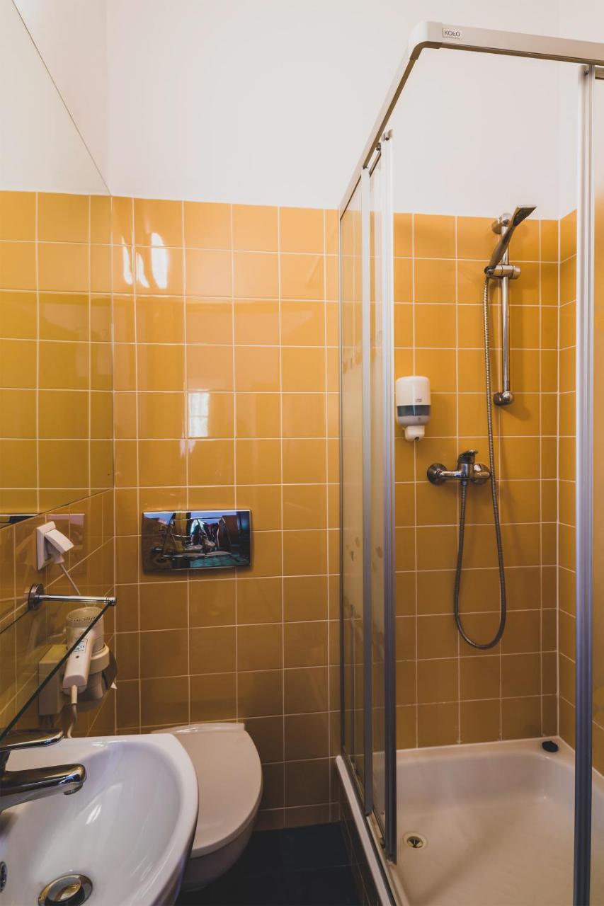 קז'ימייז' דולני Hotel Wenus מראה חיצוני תמונה